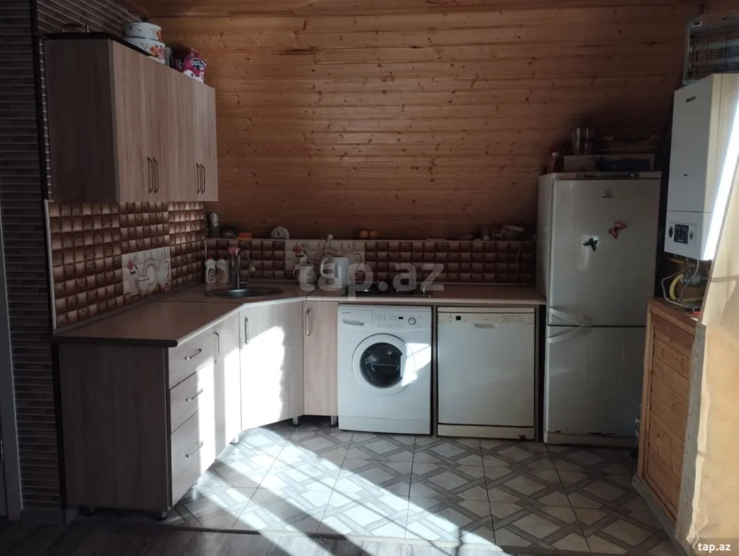 Kirayə verilir 4 otaqlı həyət evi