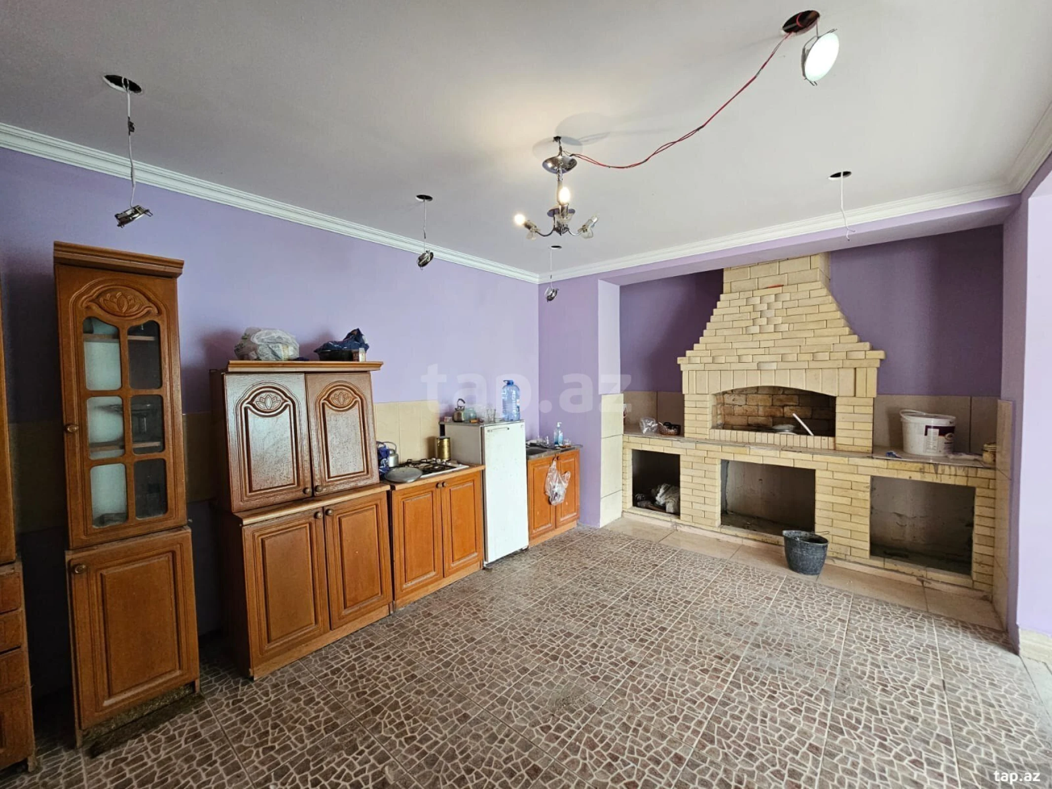 Satılır 11 otaqlı həyət evi