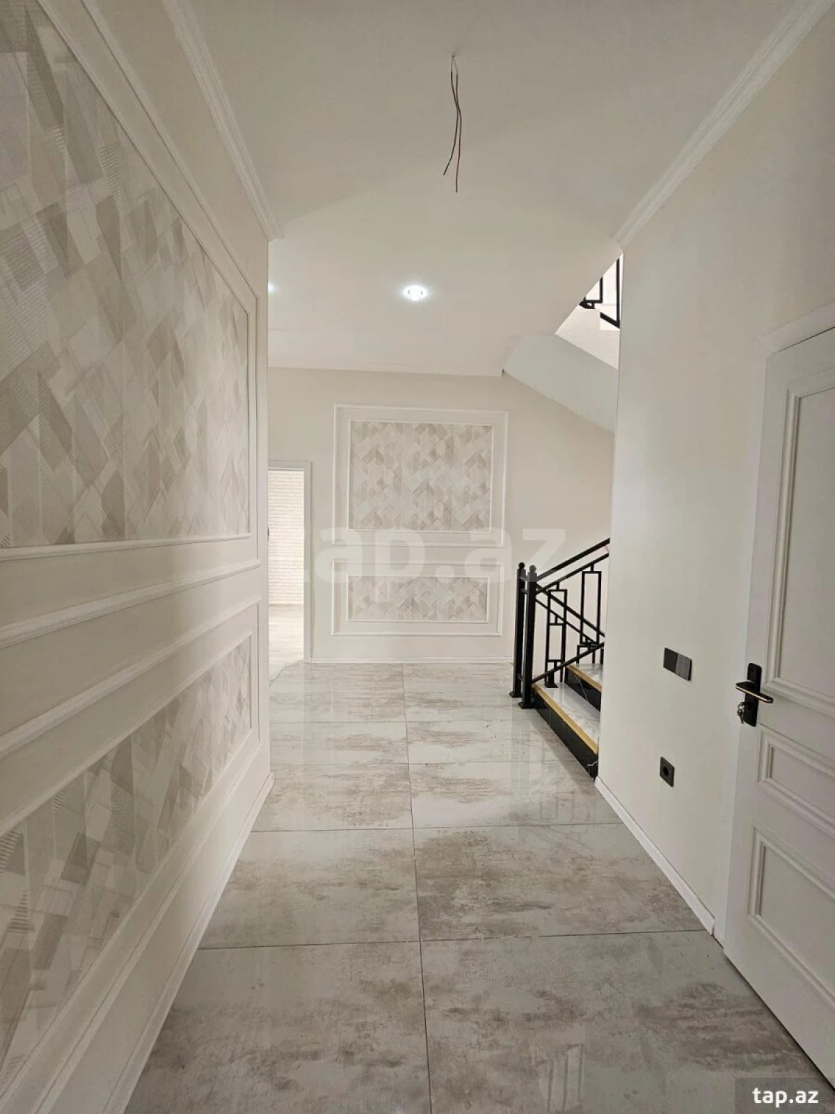 Satılır 11 otaqlı həyət evi