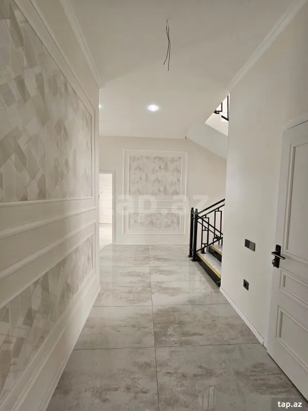 Satılır 11 otaqlı həyət evi