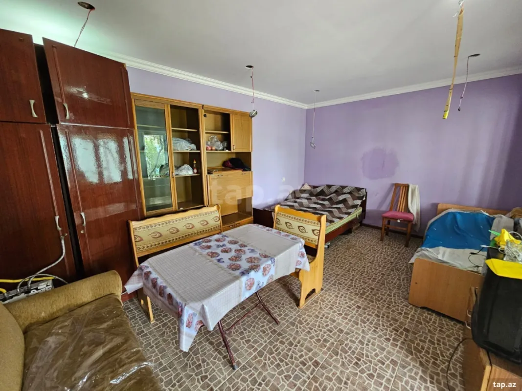 Satılır 11 otaqlı həyət evi