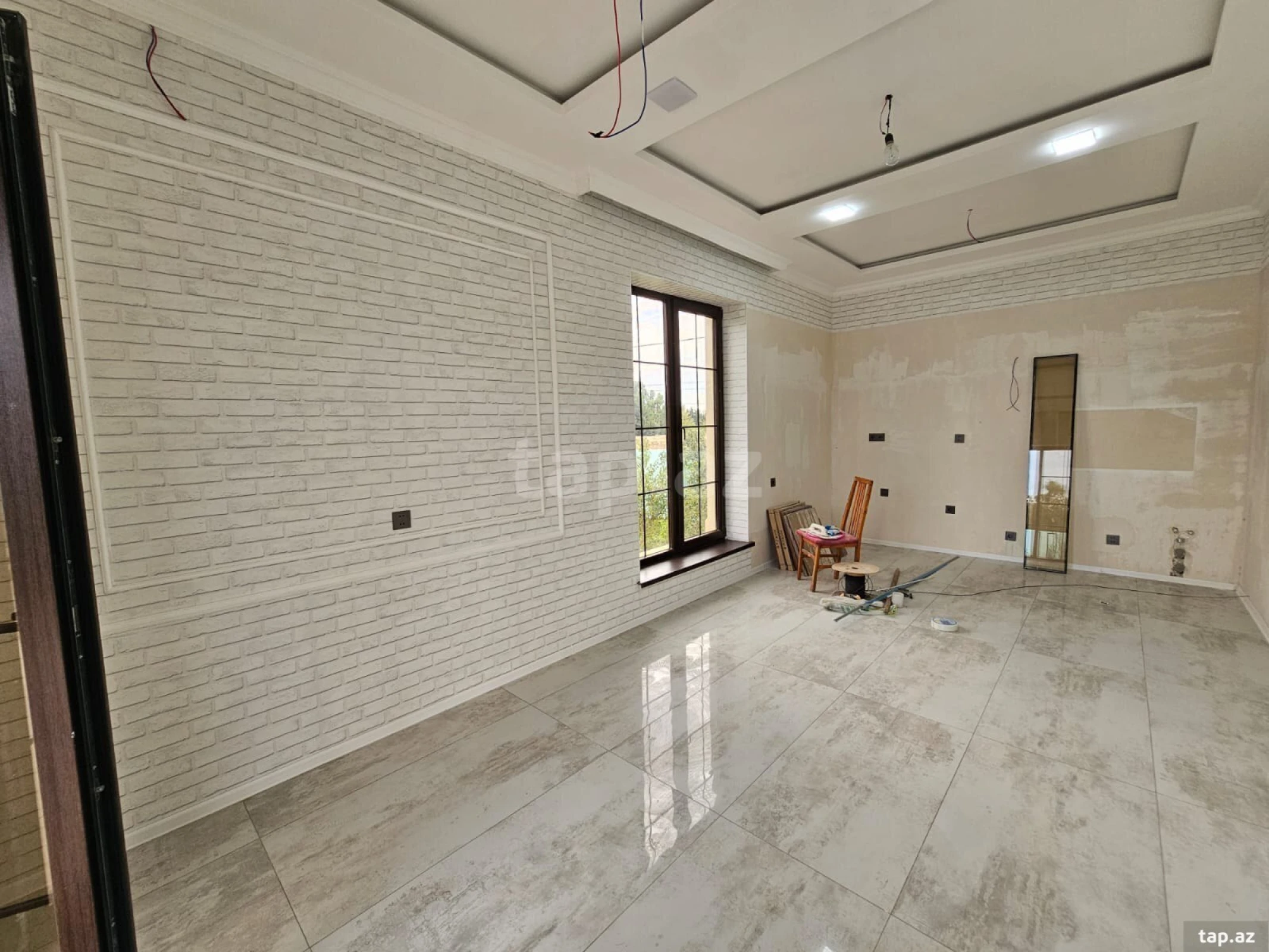 Satılır 11 otaqlı həyət evi