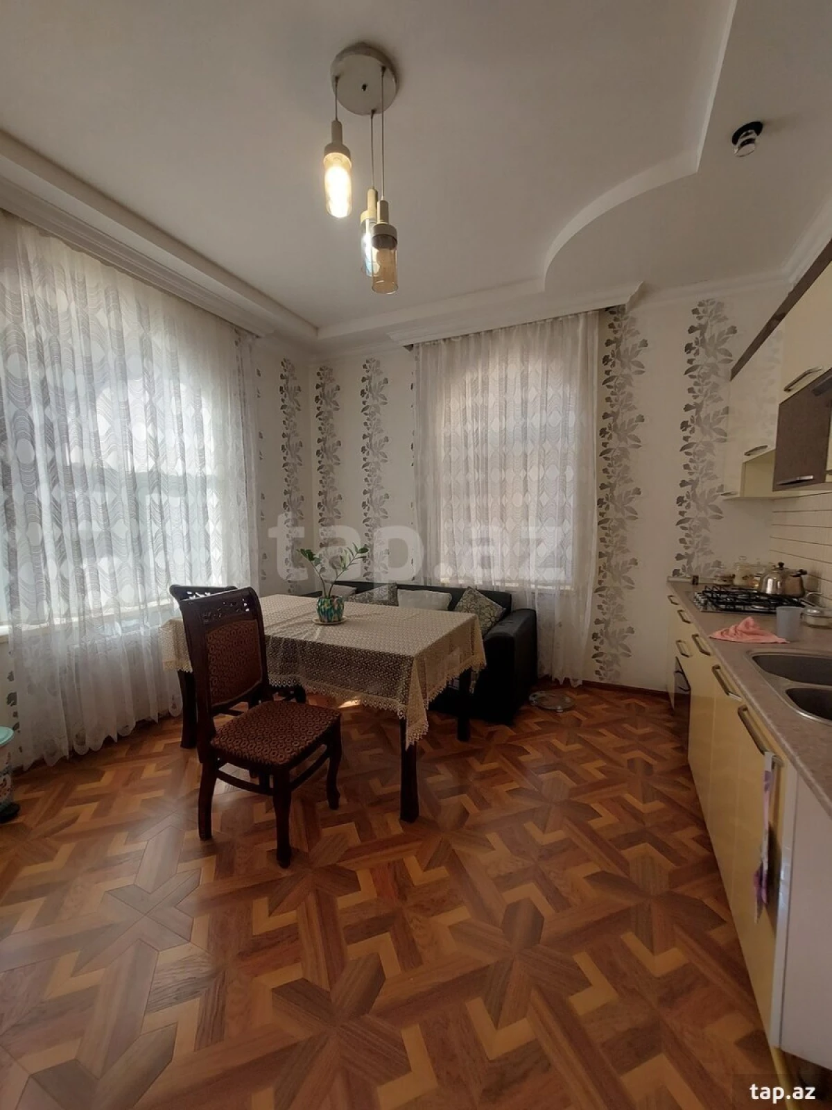 Satılır 6 otaqlı həyət evi