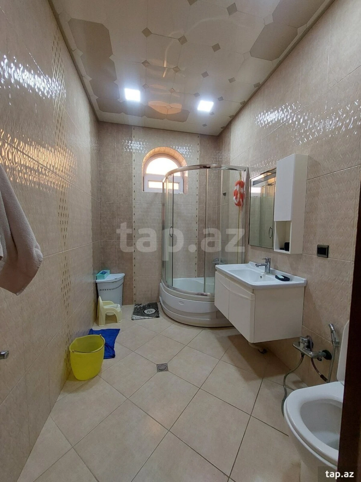 Satılır 6 otaqlı həyət evi