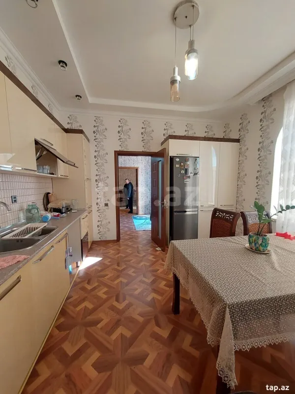 Satılır 6 otaqlı həyət evi
