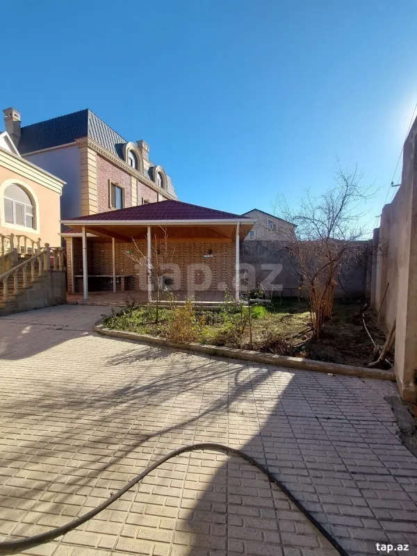 Satılır 6 otaqlı həyət evi