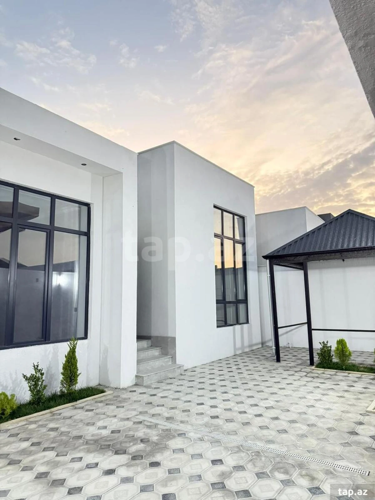 Satılır 4 otaqlı həyət evi