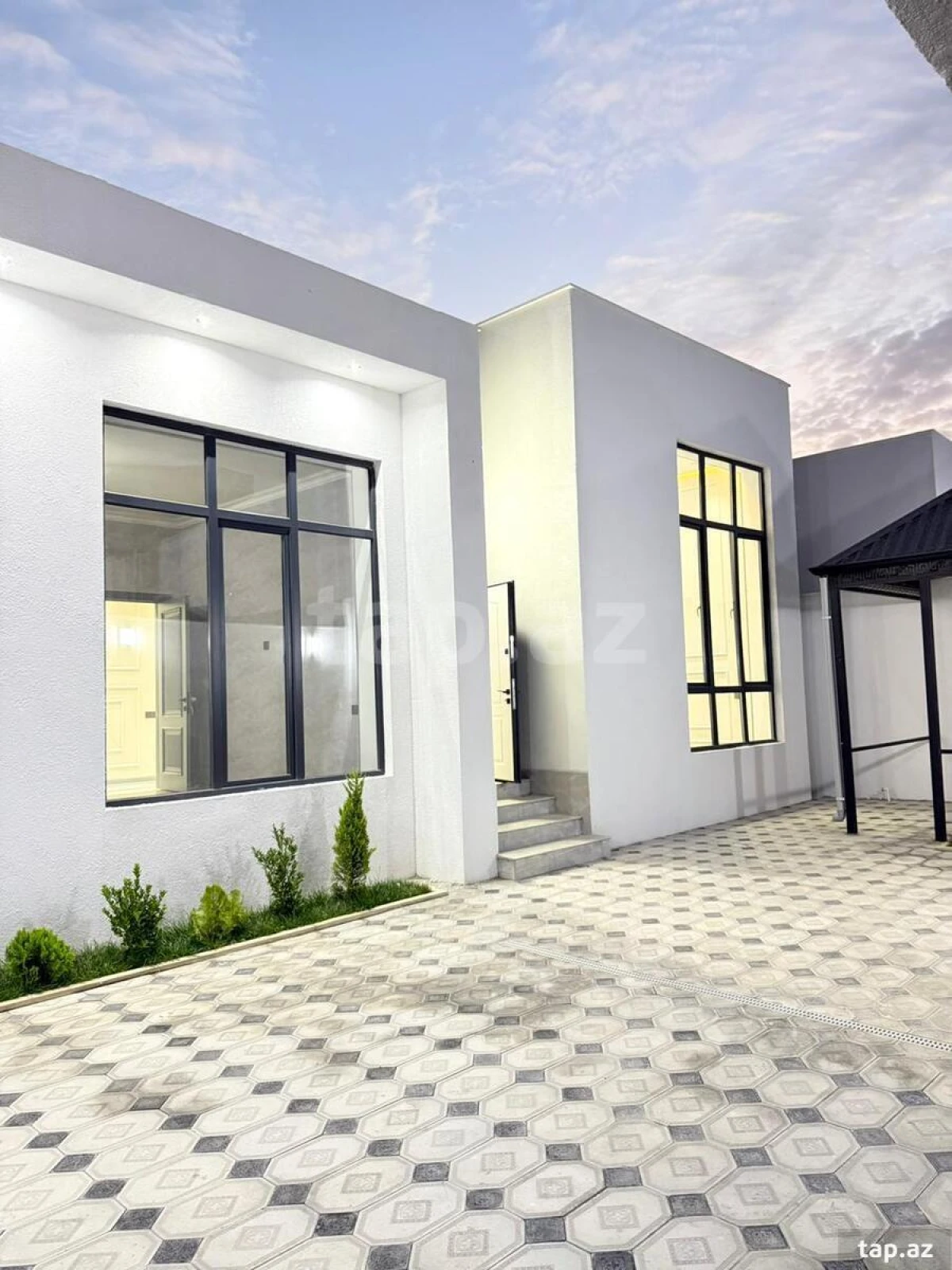 Satılır 4 otaqlı həyət evi