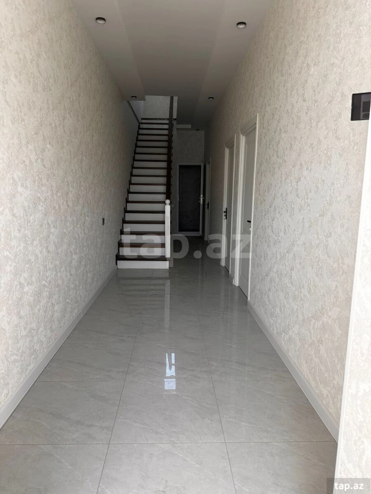 Satılır 4 otaqlı həyət evi 175 m²