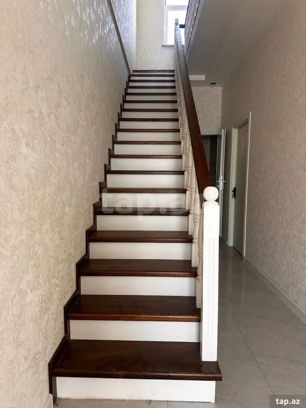 Satılır 4 otaqlı həyət evi 175 m²