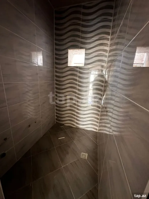 Satılır 4 otaqlı həyət evi 175 m²