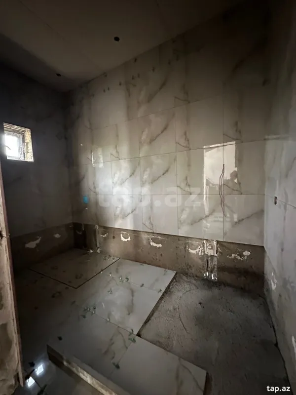 Satılır 5 otaqlı həyət evi 240 m²