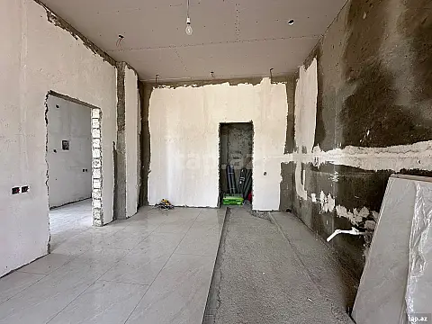 Satılır 5 otaqlı həyət evi 240 m²