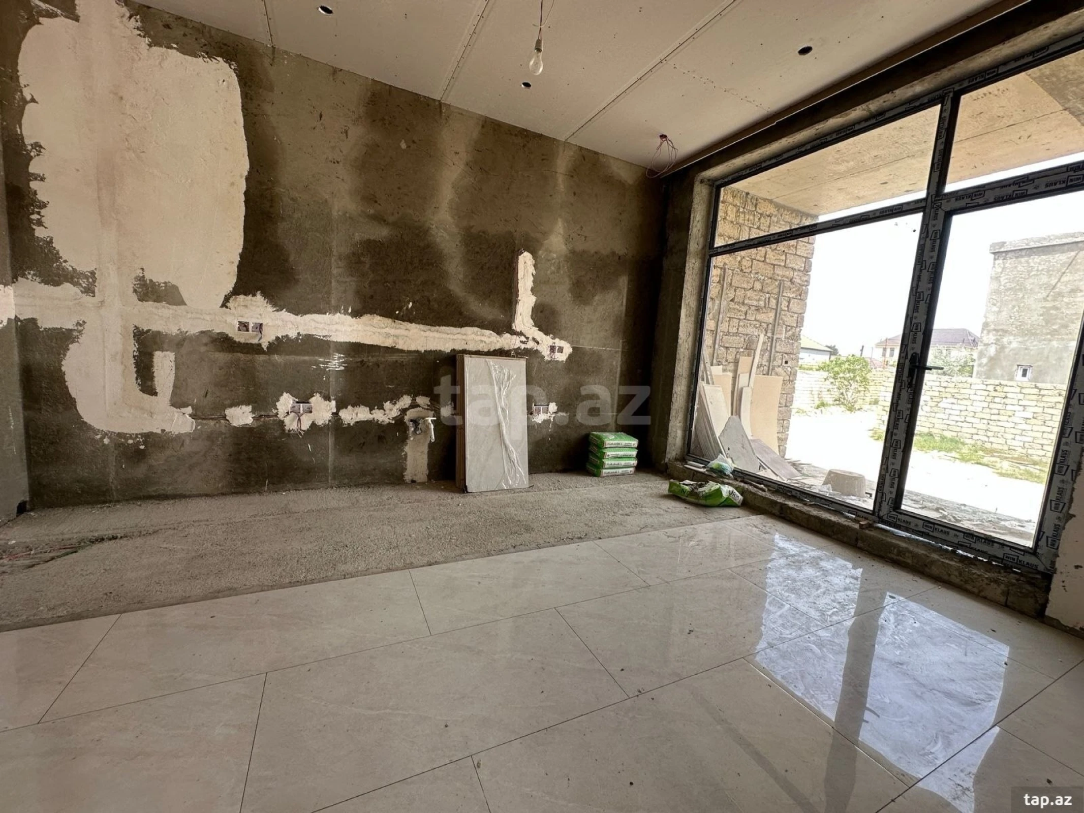 Satılır 5 otaqlı həyət evi 240 m²