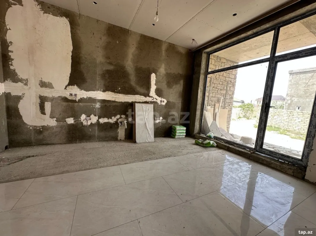 Satılır 5 otaqlı həyət evi 240 m²