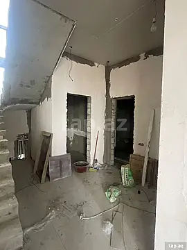 Satılır 5 otaqlı həyət evi 240 m²