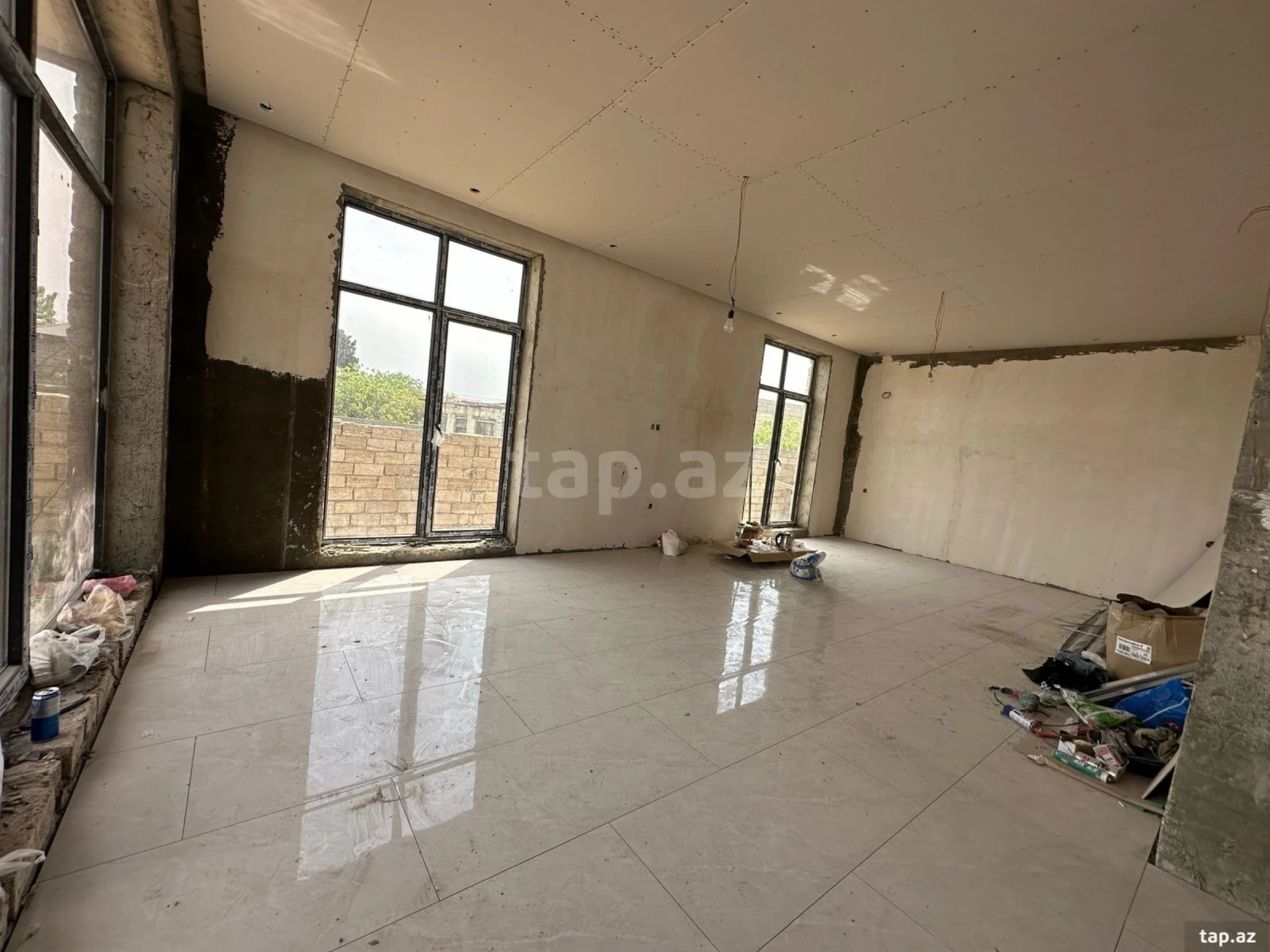 Satılır 5 otaqlı həyət evi 240 m²