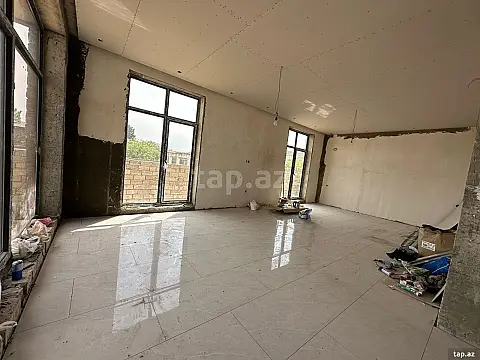 Satılır 5 otaqlı həyət evi 240 m²