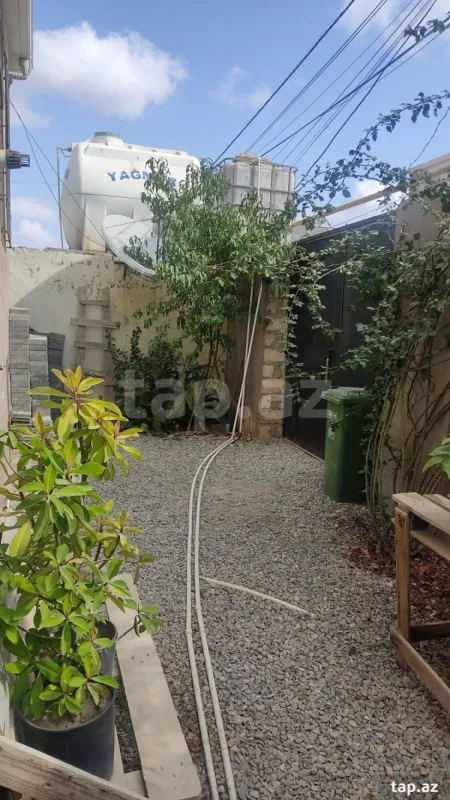 Satılır 4 otaqlı həyət evi