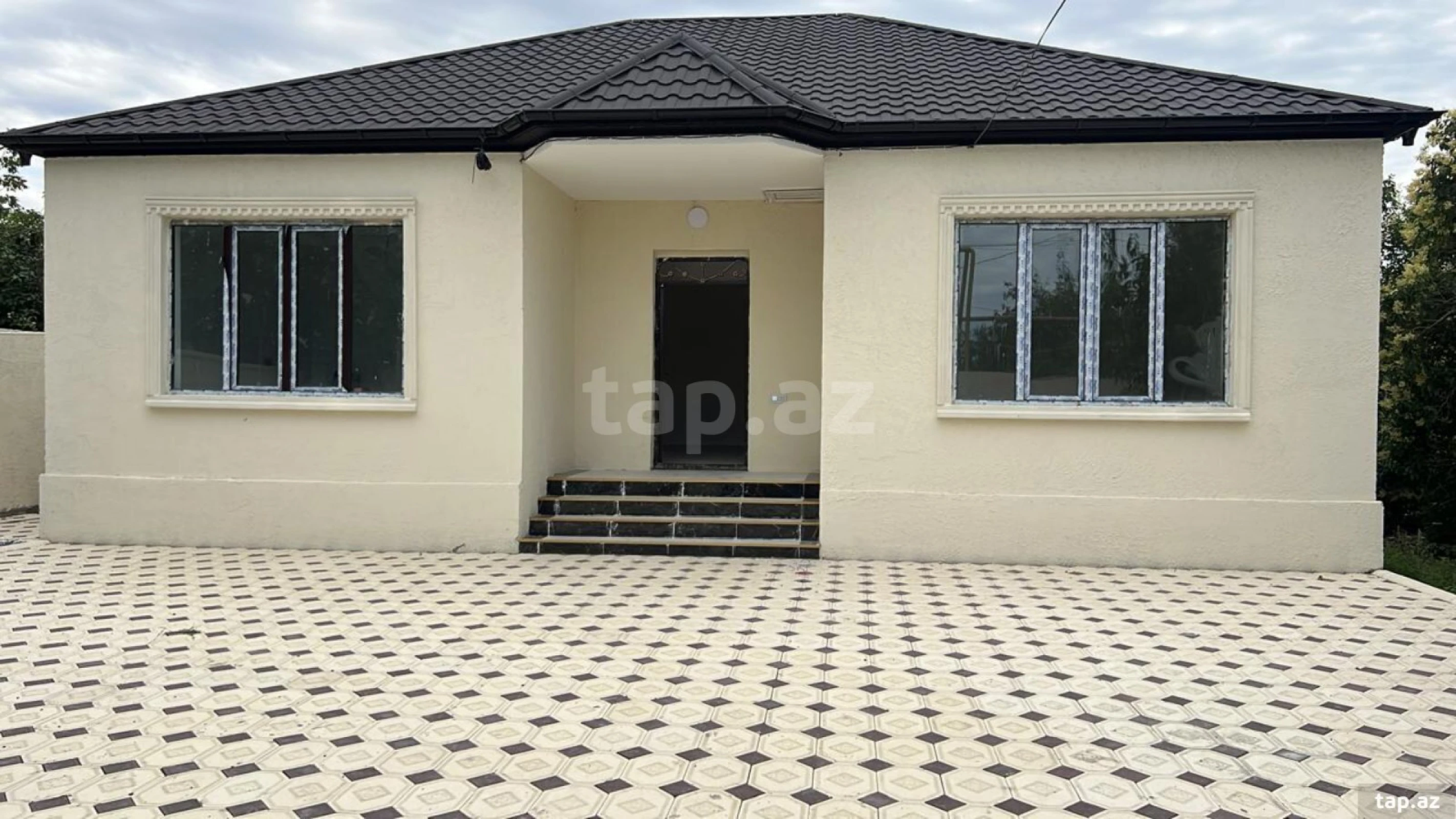 Satılır 4 otaqlı həyət evi