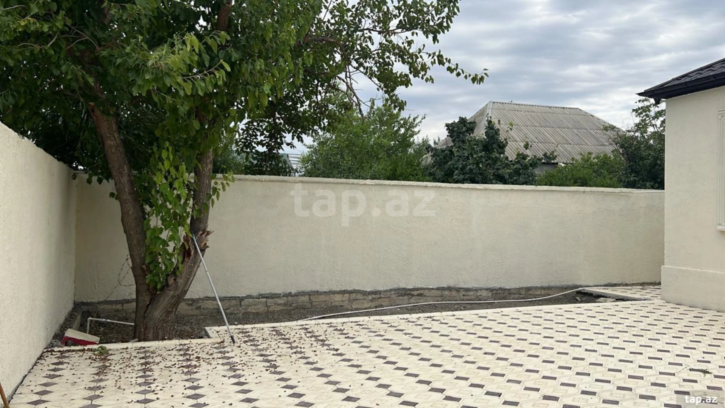 Satılır 4 otaqlı həyət evi