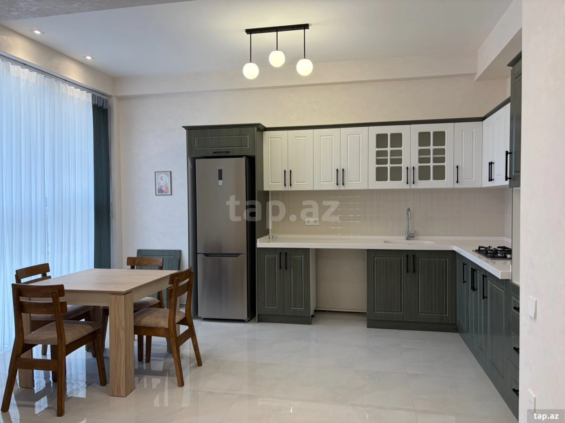 Kirayə verilir 3 otaqlı yeni tikili 125 m²
