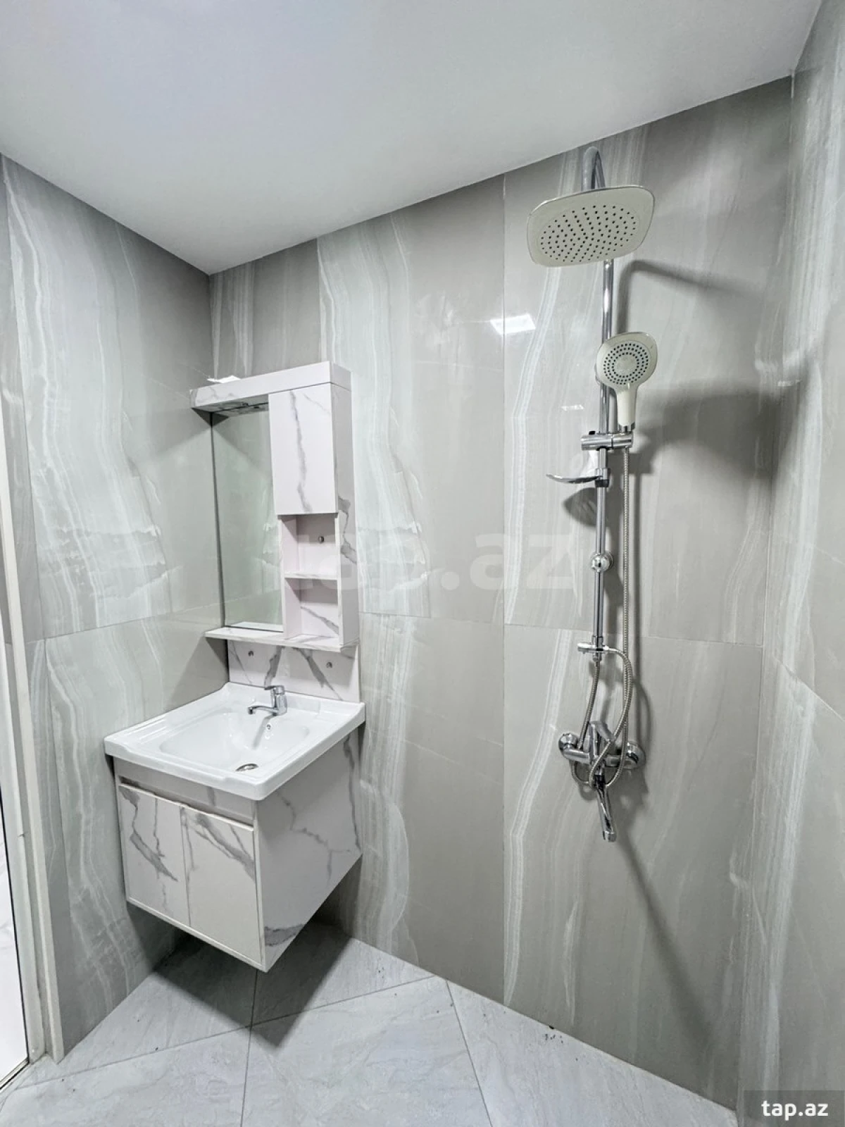 Satılır 3 otaqlı mənzil 68 m²