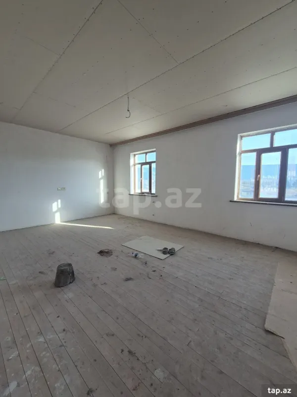 Satılır 6 otaqlı həyət evi