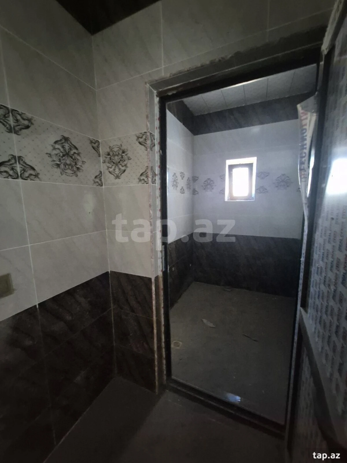 Satılır 6 otaqlı həyət evi