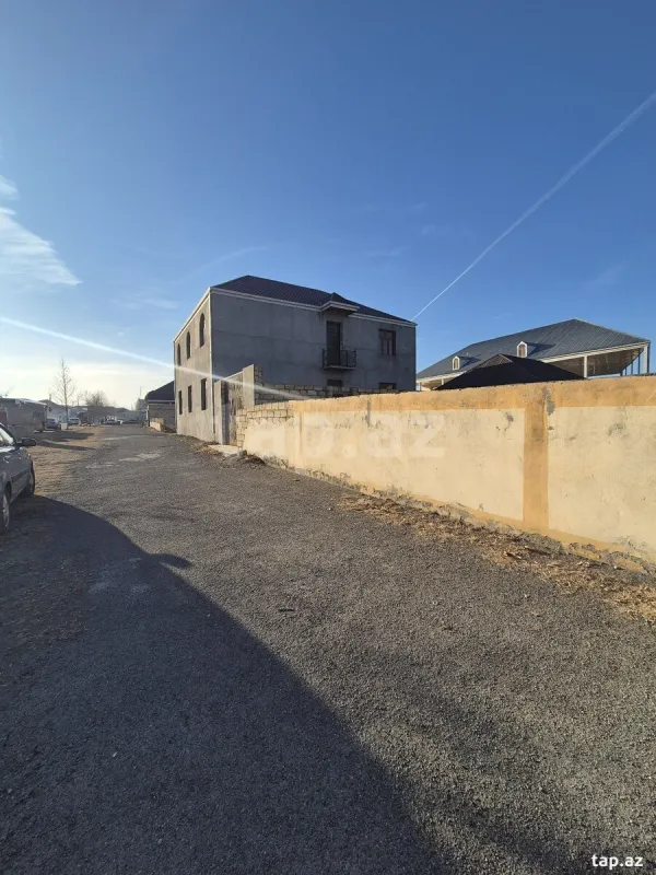 Satılır 6 otaqlı həyət evi