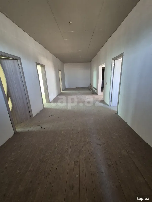 Satılır 6 otaqlı həyət evi