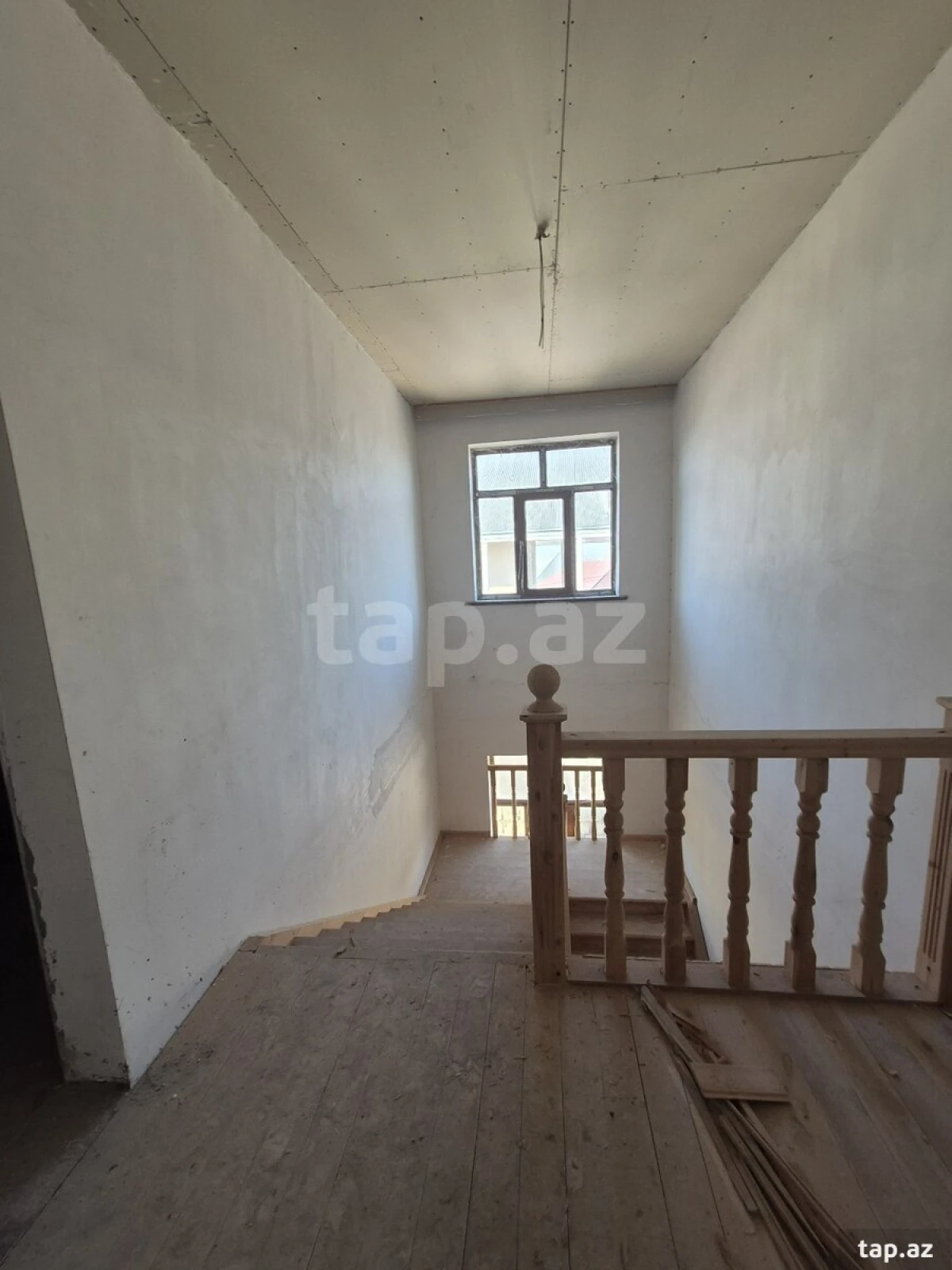 Satılır 6 otaqlı həyət evi