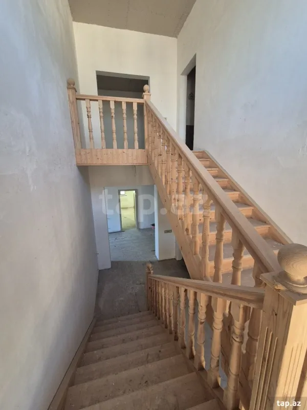 Satılır 6 otaqlı həyət evi