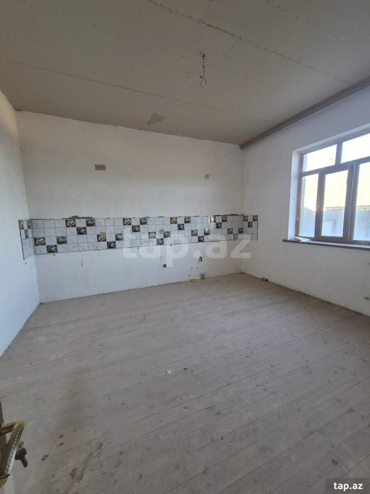 Satılır 6 otaqlı həyət evi