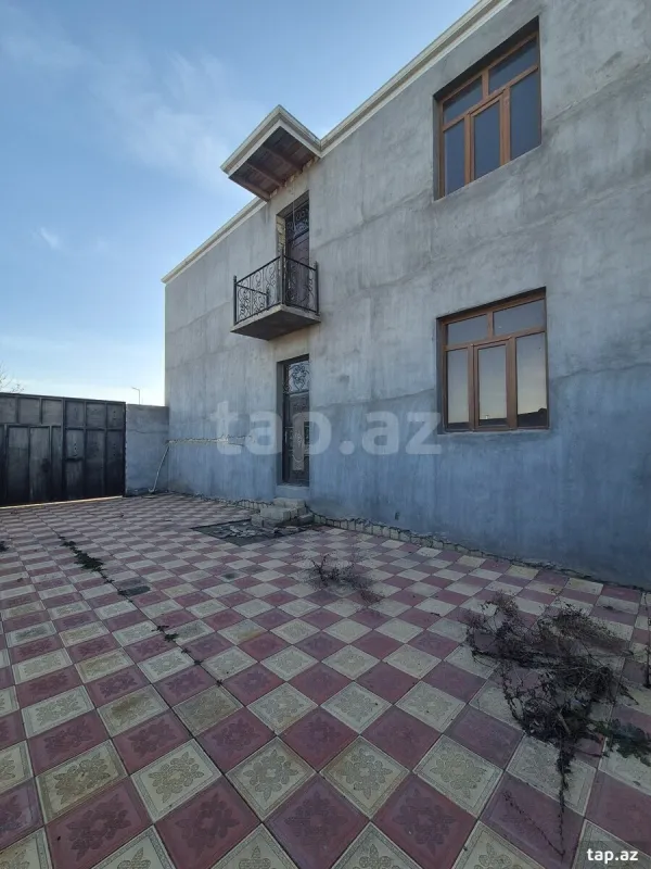 Satılır 6 otaqlı həyət evi