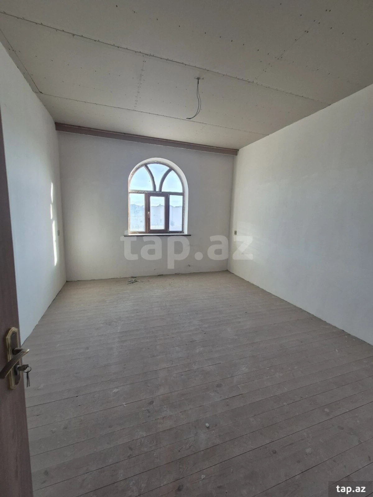 Satılır 6 otaqlı həyət evi