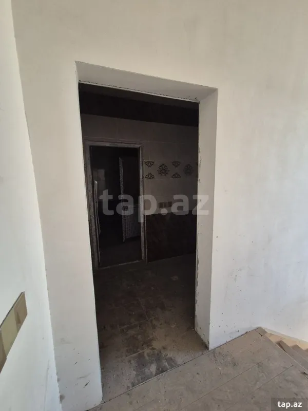 Satılır 6 otaqlı həyət evi