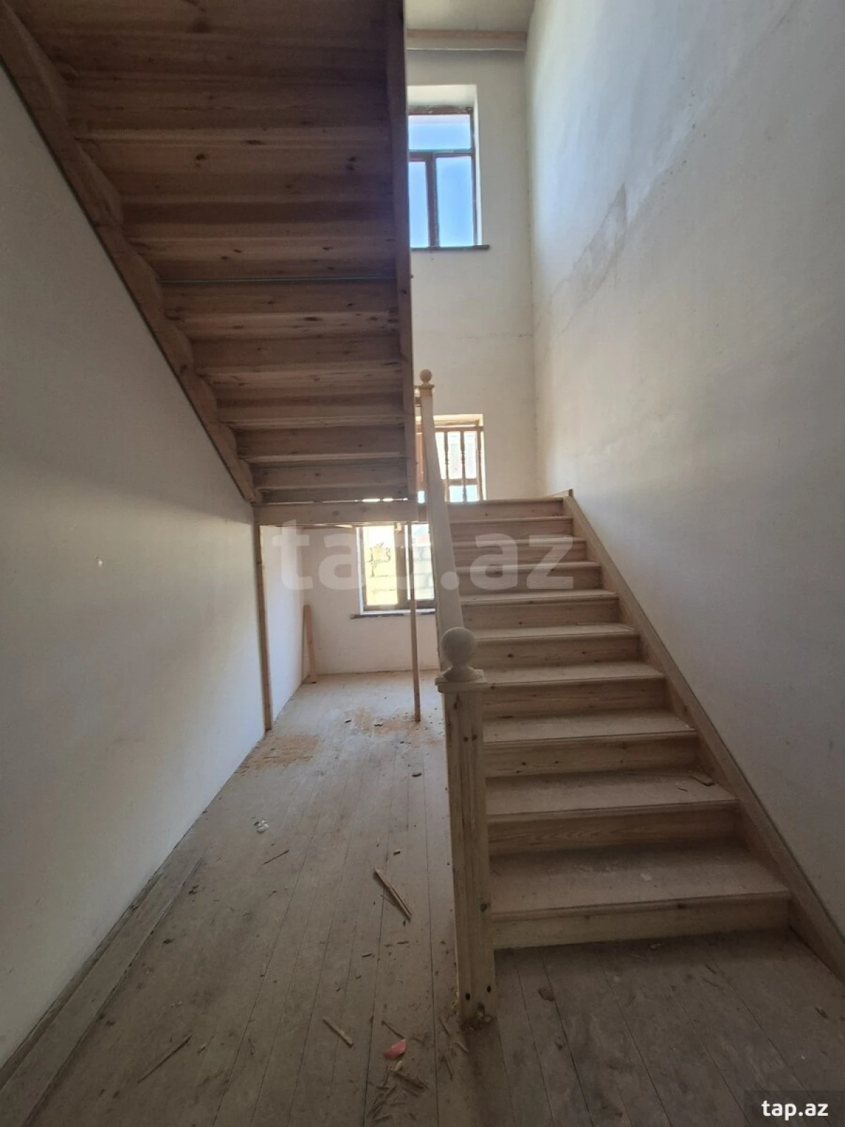 Satılır 6 otaqlı həyət evi