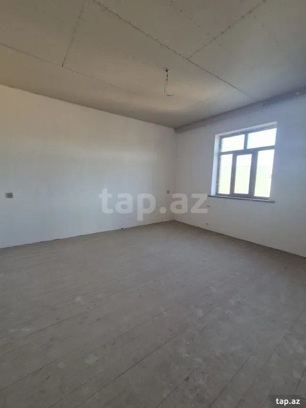 Satılır 6 otaqlı həyət evi