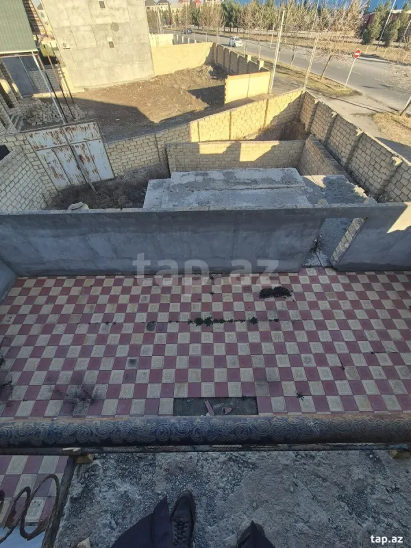 Satılır 6 otaqlı həyət evi