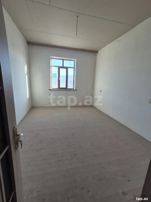 Satılır 6 otaqlı həyət evi