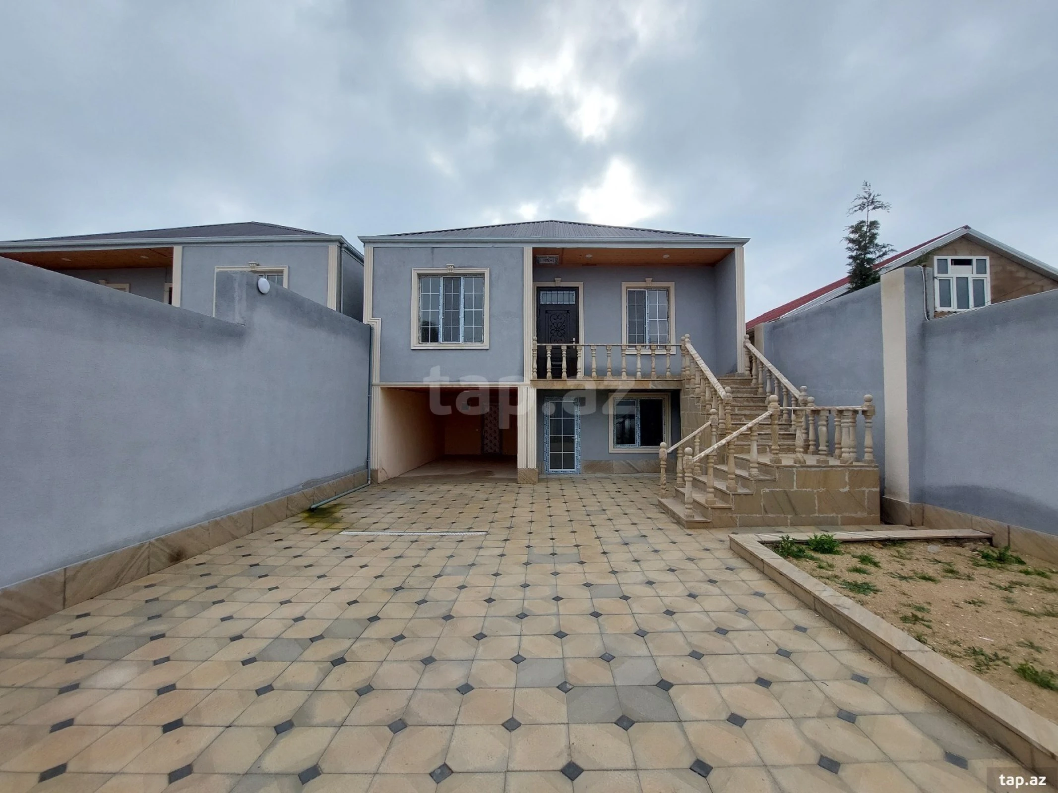 Satılır 4 otaqlı həyət evi