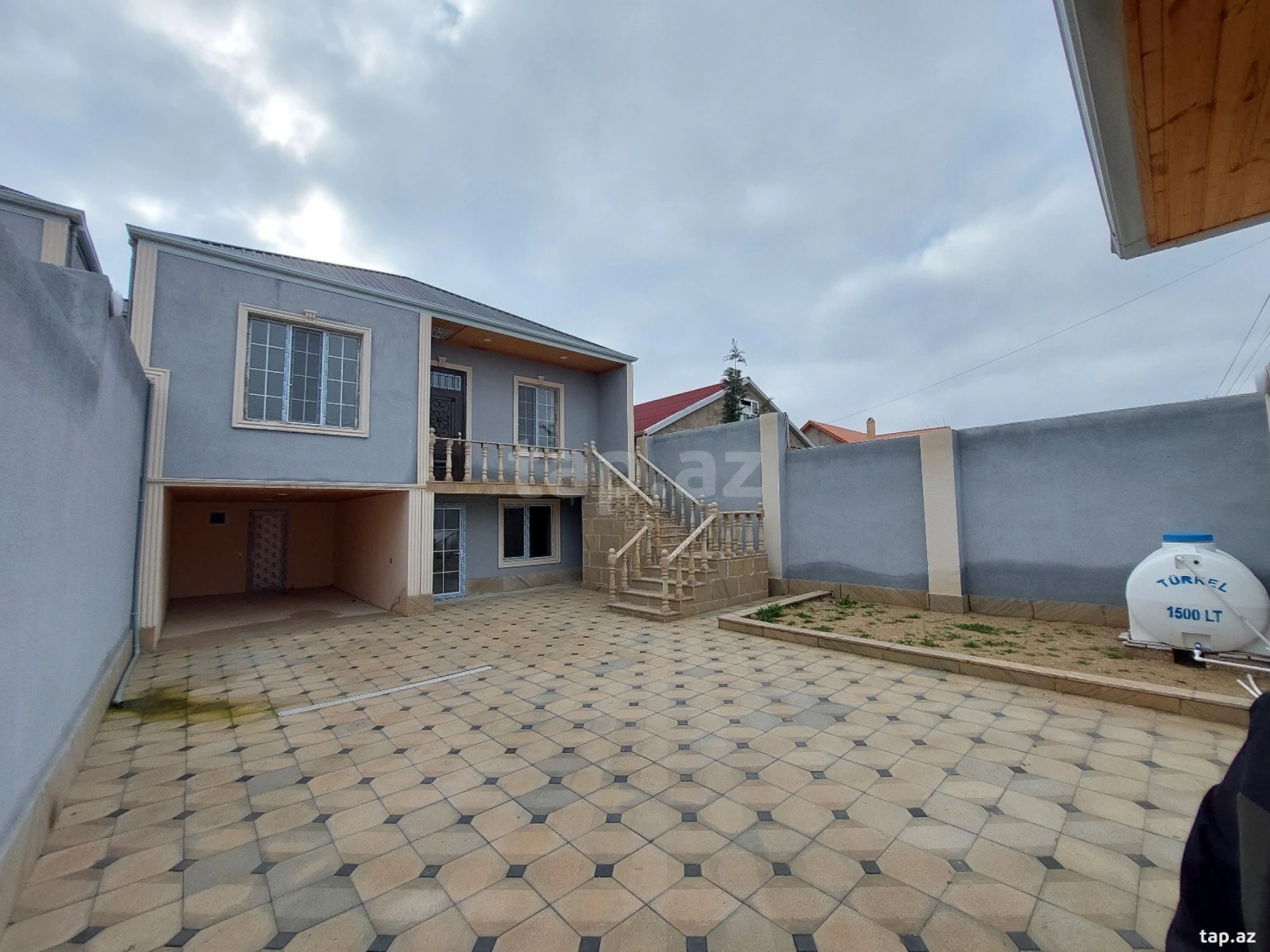 Satılır 4 otaqlı həyət evi