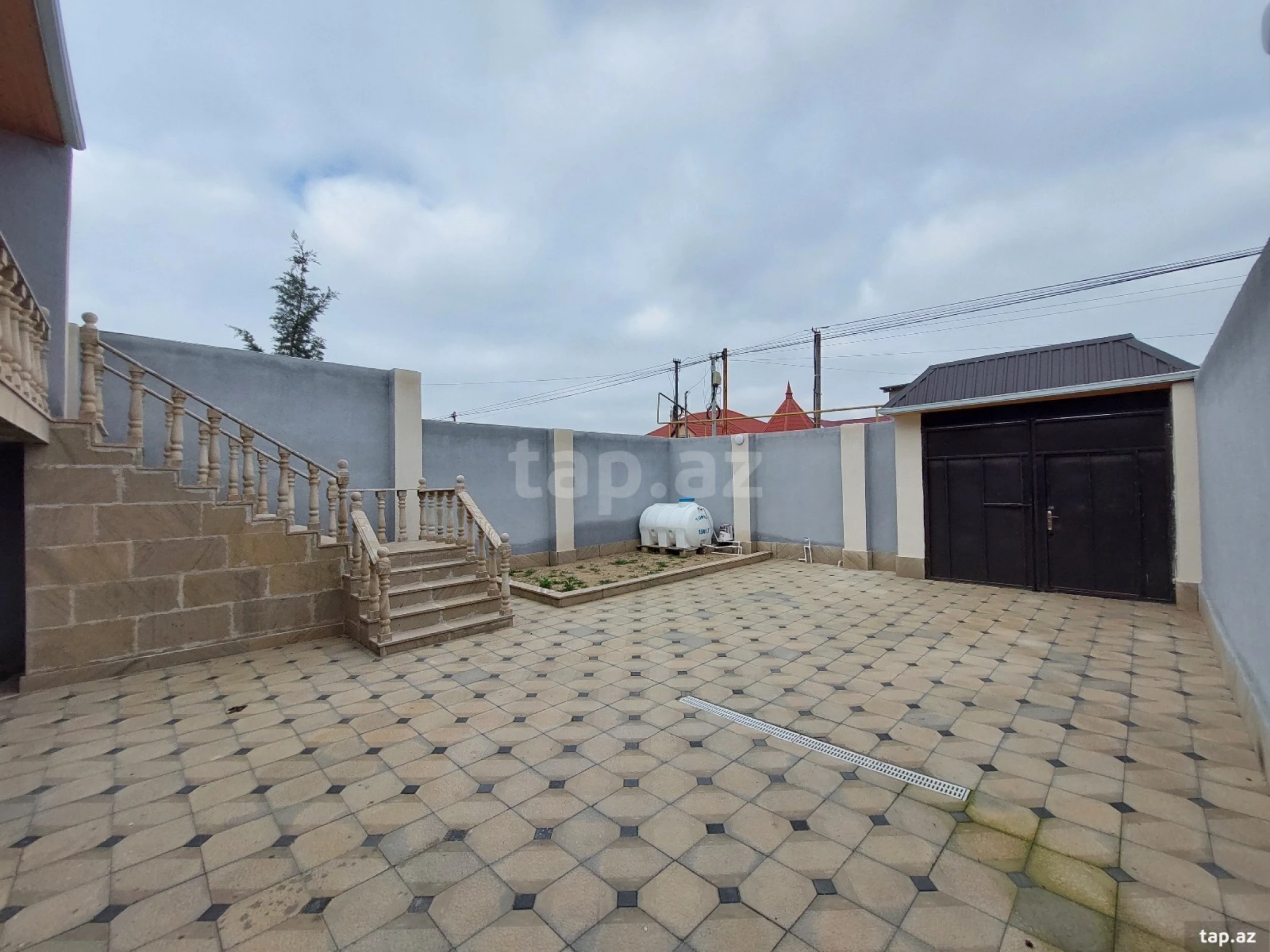 Satılır 4 otaqlı həyət evi