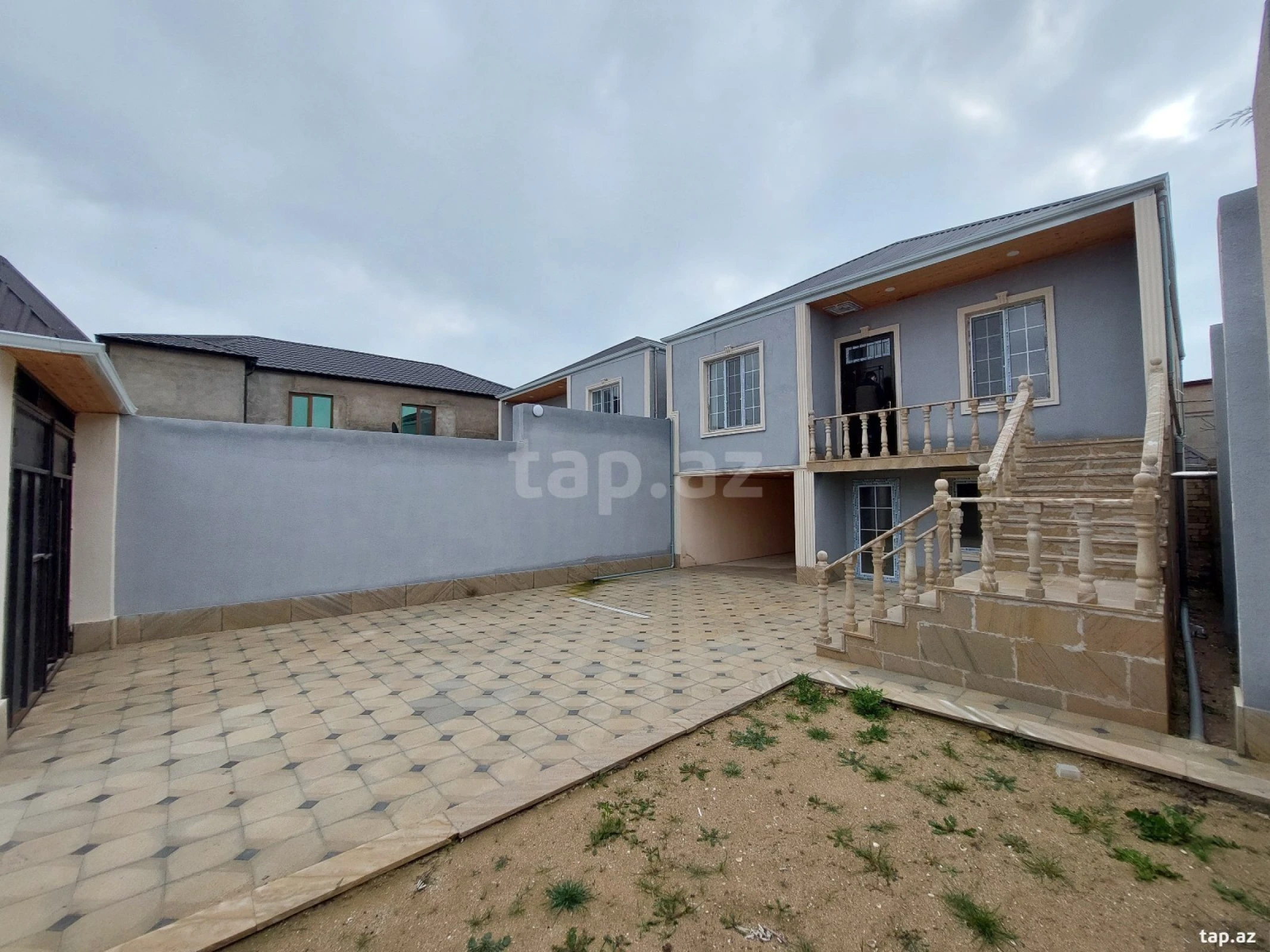 Satılır 4 otaqlı həyət evi