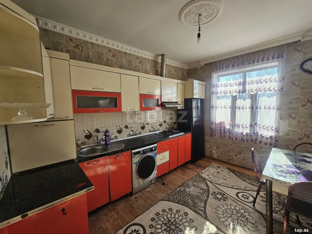 Satılır 4 otaqlı həyət evi