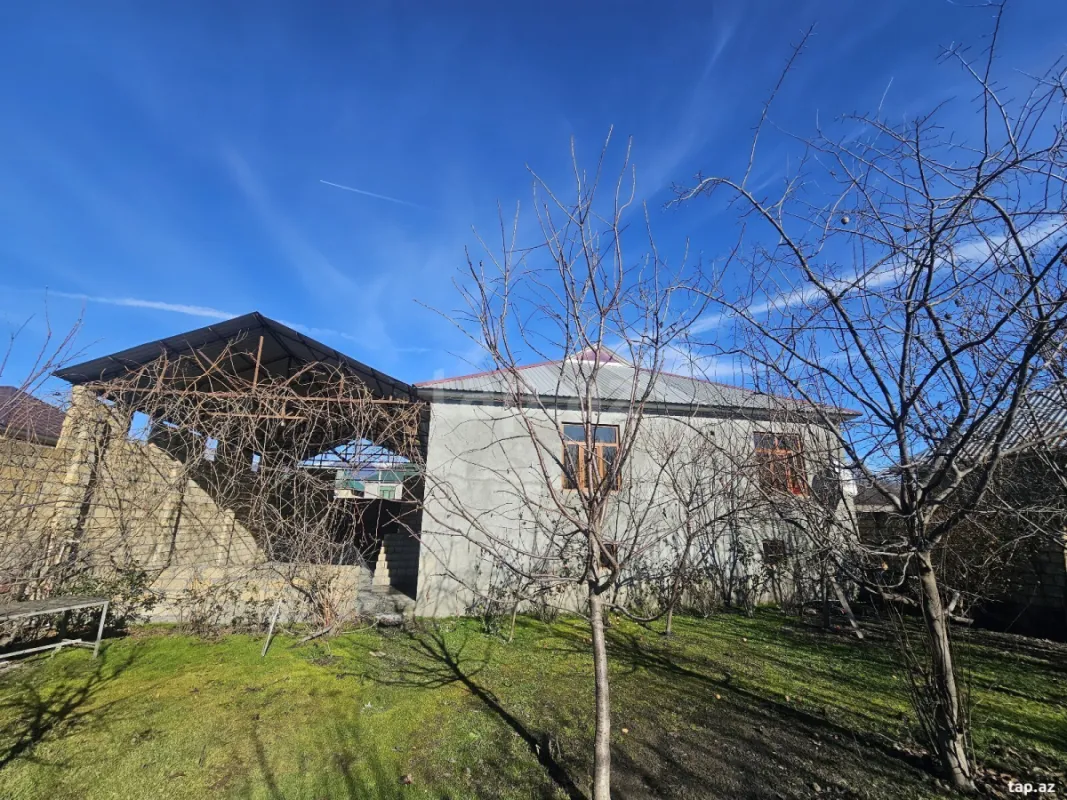 Satılır 4 otaqlı həyət evi