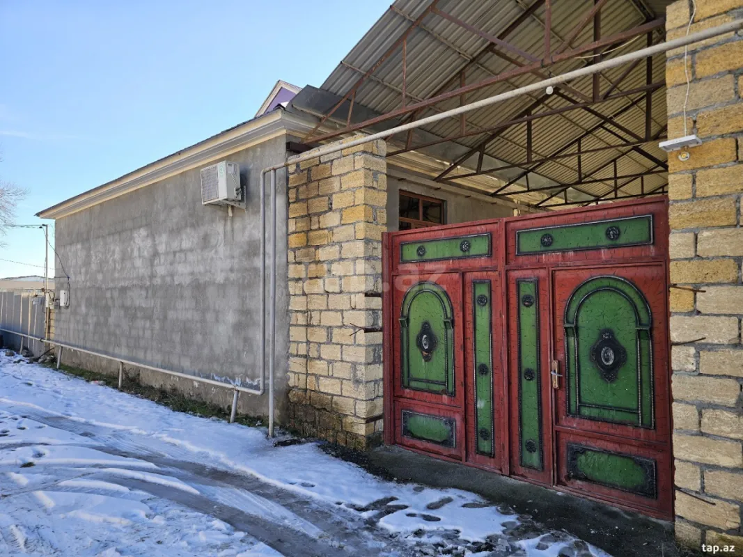 Satılır 4 otaqlı həyət evi