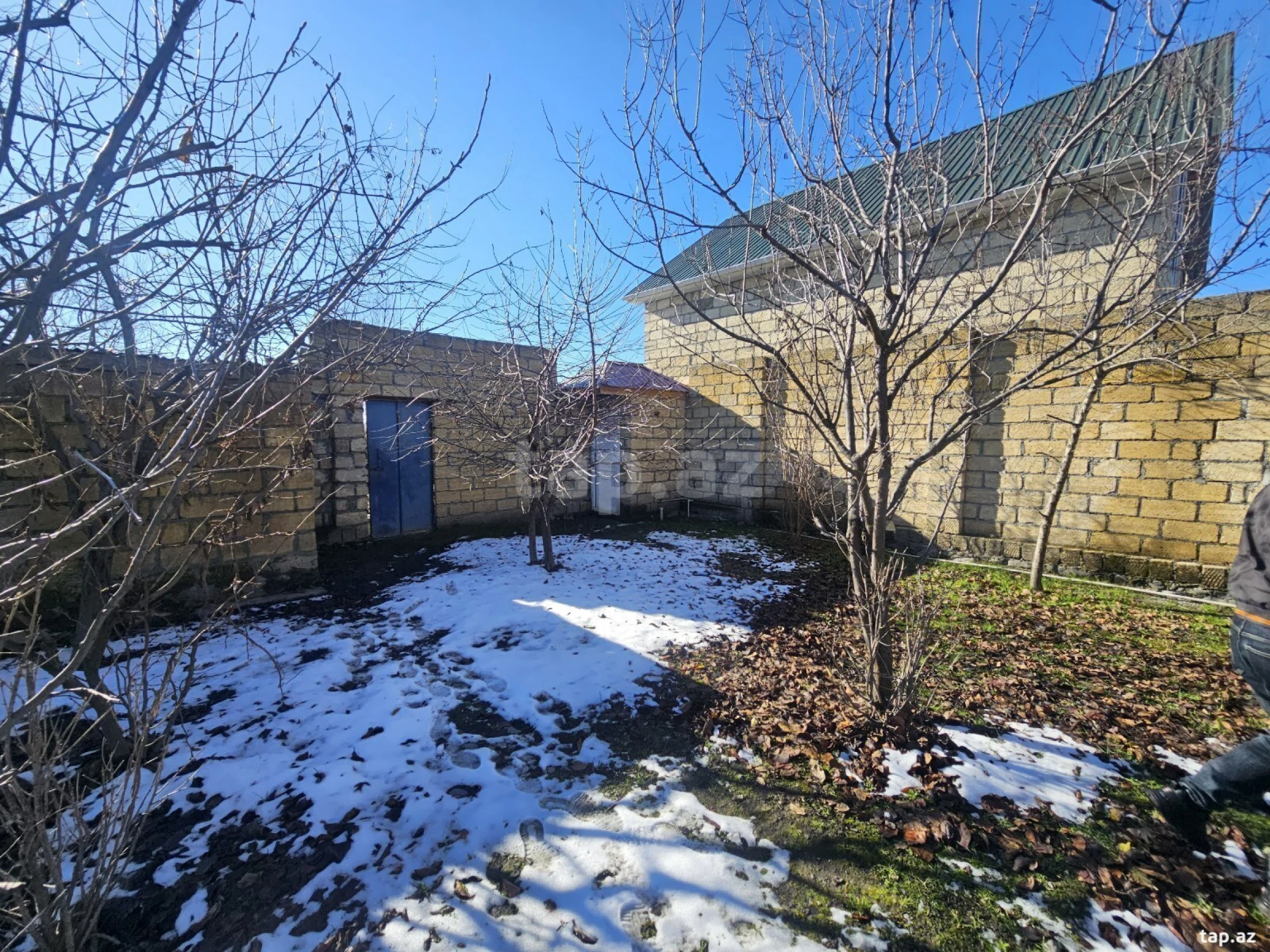 Satılır 4 otaqlı həyət evi