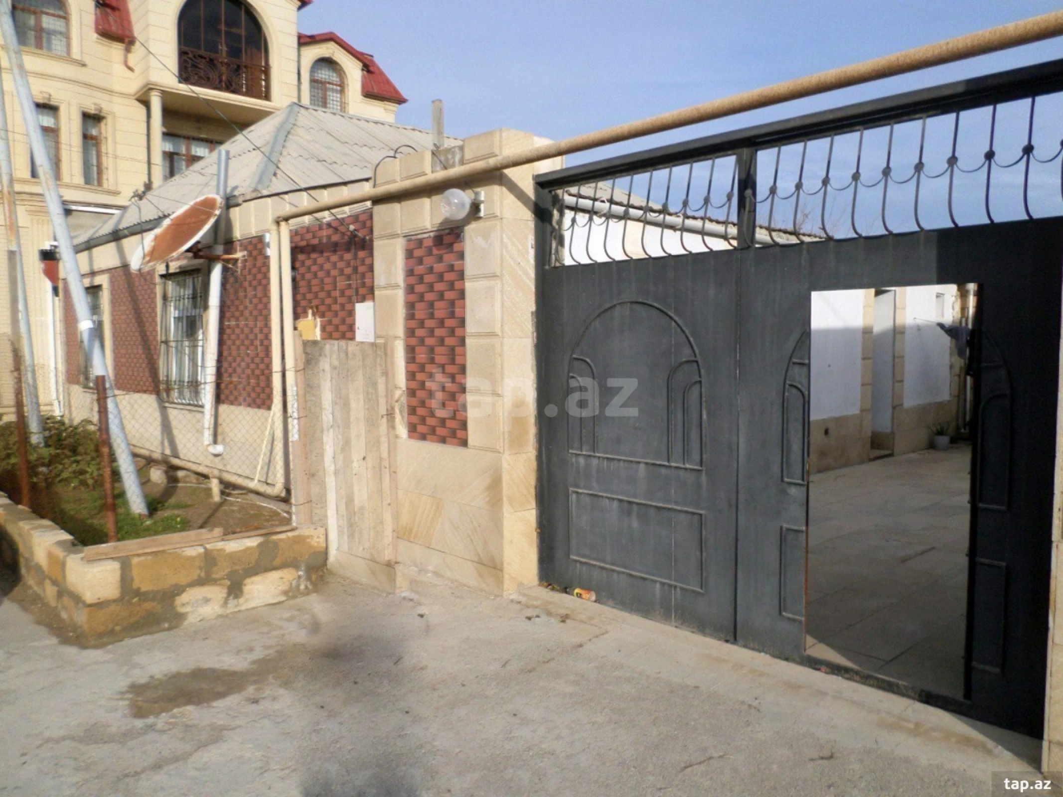 Satılır 4 otaqlı həyət evi